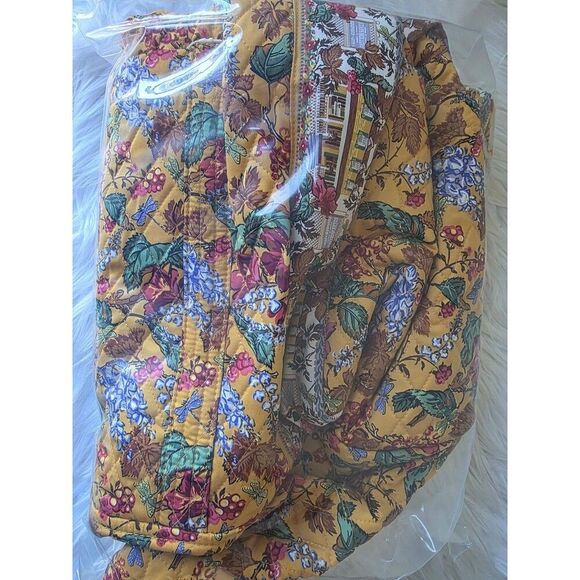 Vera Bradley X Gilmore Girls Large Duffle Bag - Picture 1 of 5